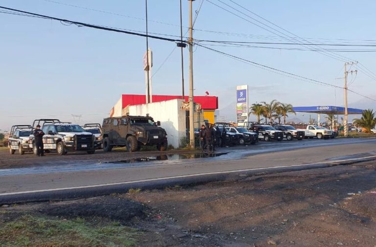 SAN MARTÍN TEXMELUCAN Y TEPETITLA DE LARDIZÁBAL, SUMAN ESFUERZOS PARA PREVENIR CONTAGIOS POR COVID19, MEDIANTE OPERATIVO EN ZONA DEL TIANGUIS2